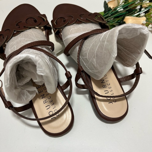 Journee Collection Sandals - Picture 10 of 12